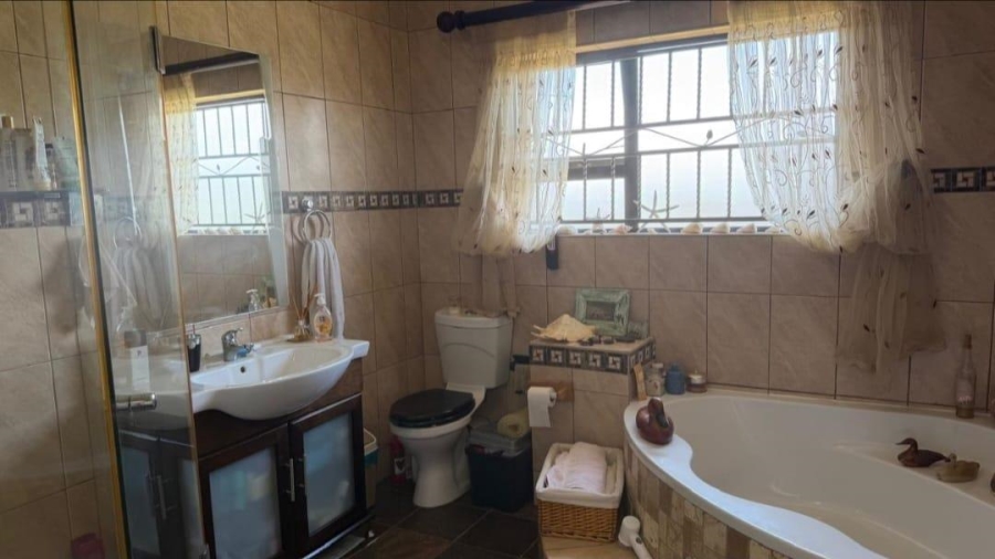 4 Bedroom Property for Sale in Vaal Dam Free State